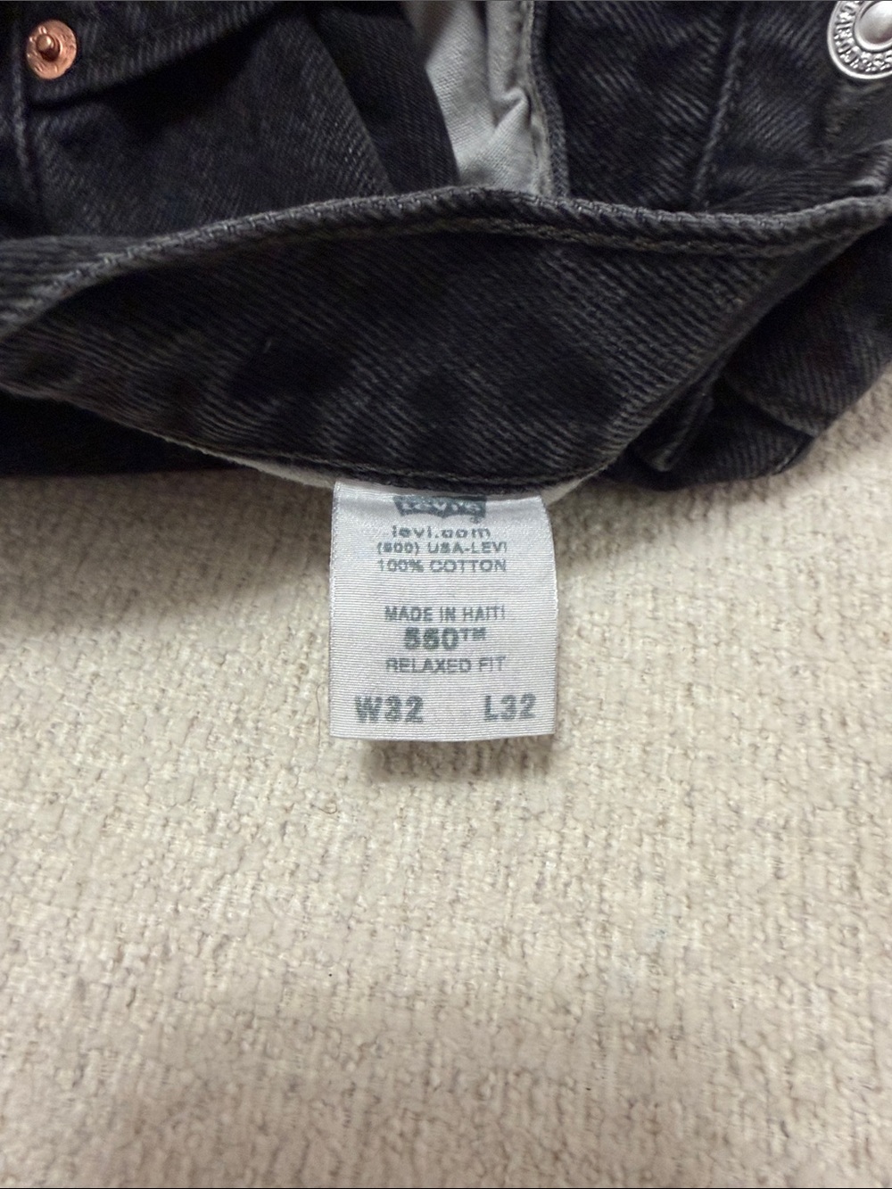 Levis 550 Relaxed Fit Jeans Faded Black High Rise Raw Hem W32 Relaxed Crop women - Picture 3 of 3
